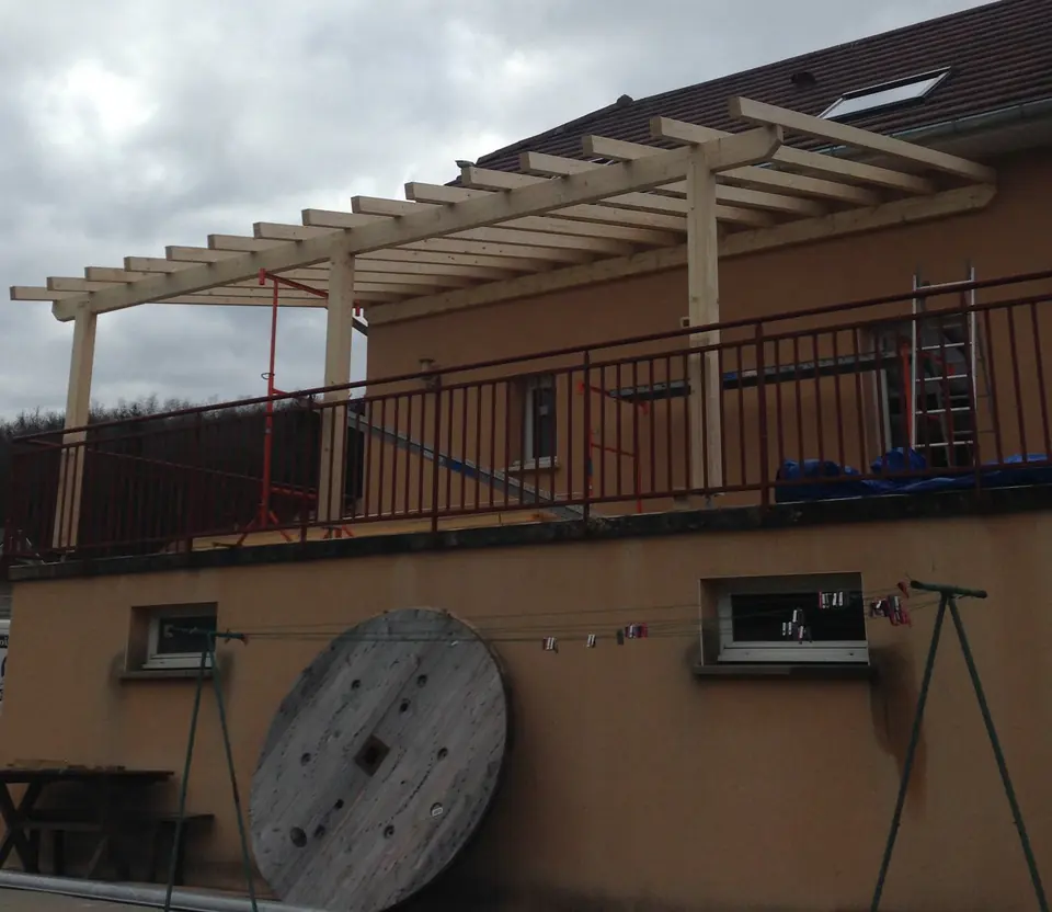 Création d'un carport de terrasse à Gouhenans
