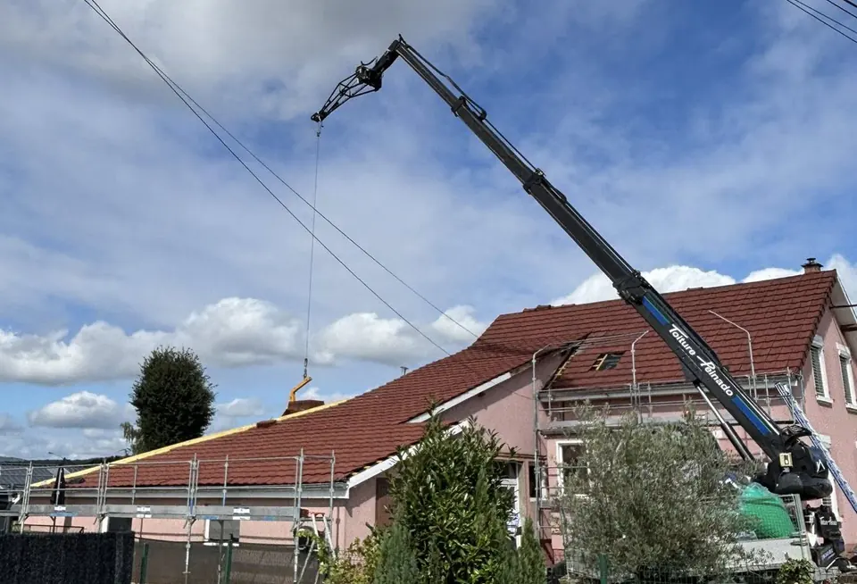 Réfection de toiture, Zinguerie, PVC, Fenêtres de toit à Évette-Salbert