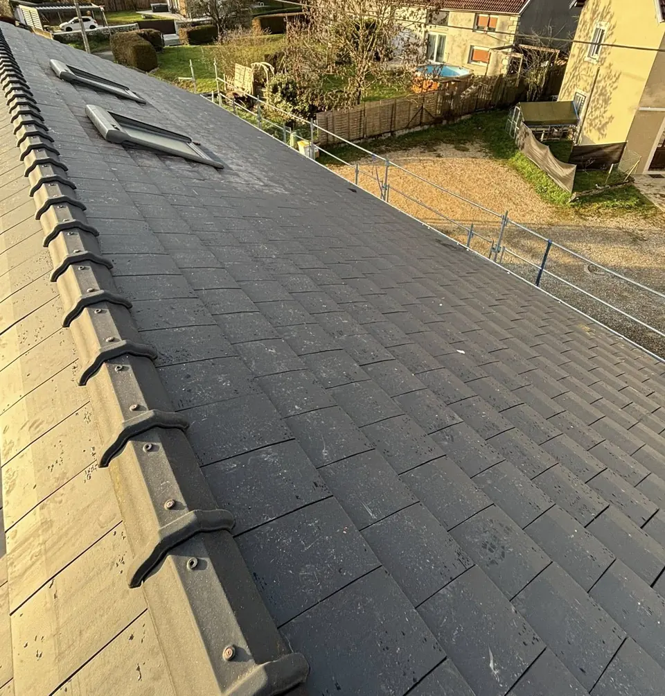 Réfection de toiture, Zinguerie, PVC, Fenêtres de toit à Pérouse