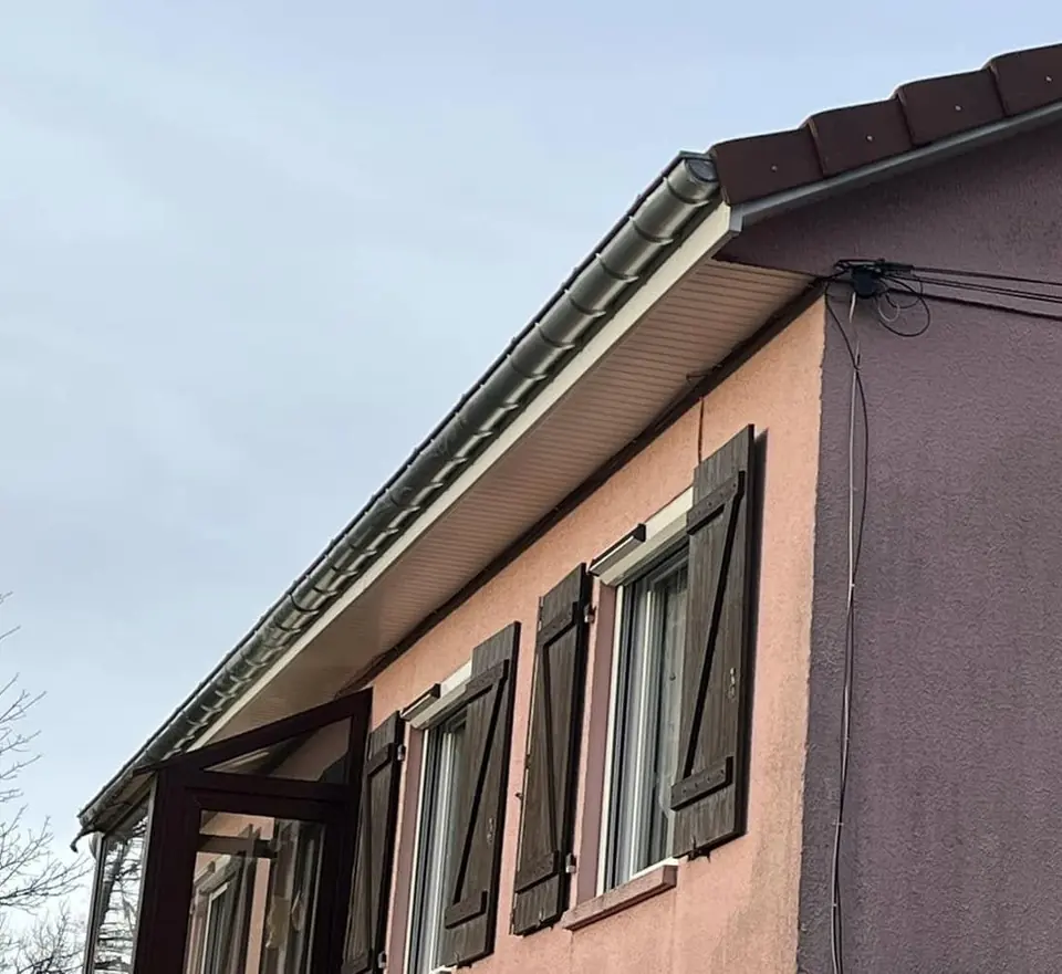 Réfection de toiture, Zinguerie, PVC à Plancher-Bas