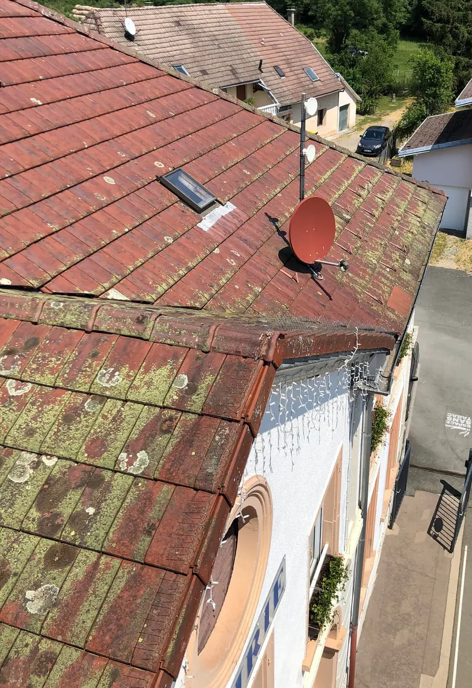 Nettoyage de gouttières, Remplacement de tuiles à Sermamagny